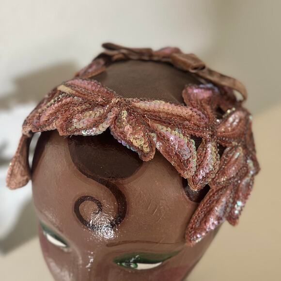 Norman Durand Original 1950s Iridescent Sequin Leaf Hat with Velvet Bow Detail - Picture 2 of 4